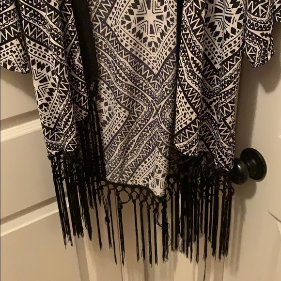 Used Large Rue 21 Print Kimono - Picture 7 of 8